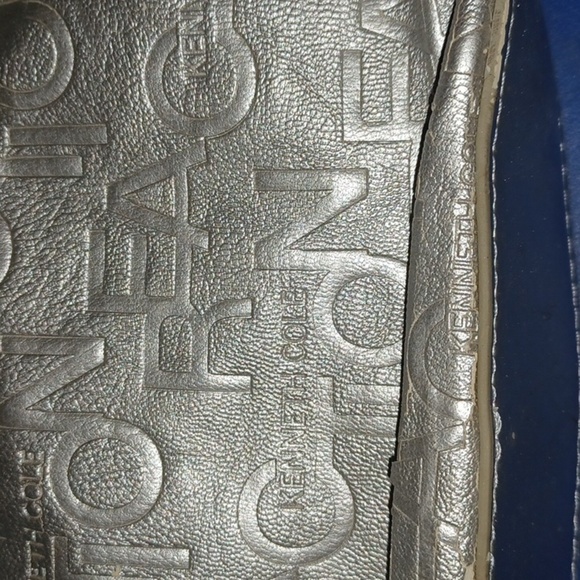 Kenneth Cole Little Purse - Picture 2 of 6